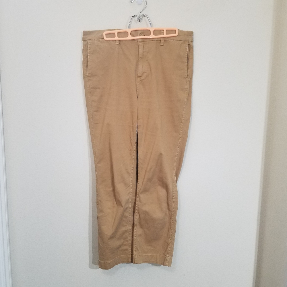 Khaki capri pants